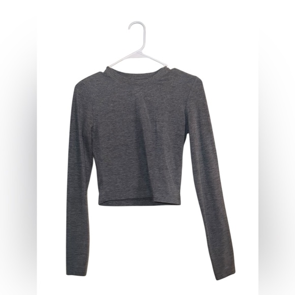 $15 Yogalicious Gray Long Sleeve Fitted/Short OR Crop Top - Picture 2 of 2